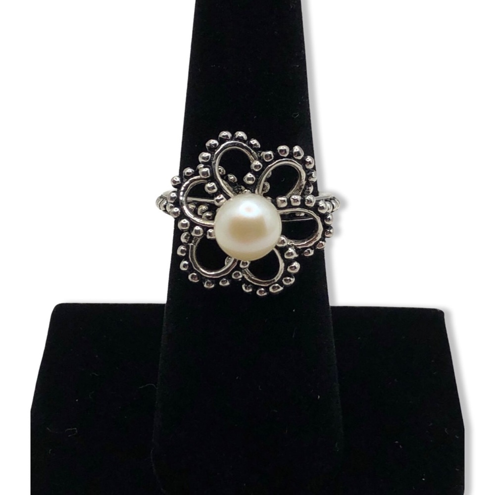 Sterling silver and pearl flower ring
